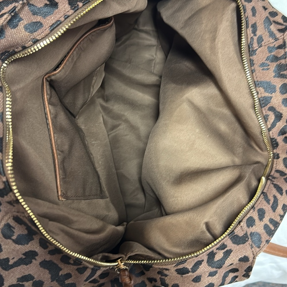 Buckle Tote Leopard - Picture 5 of 7